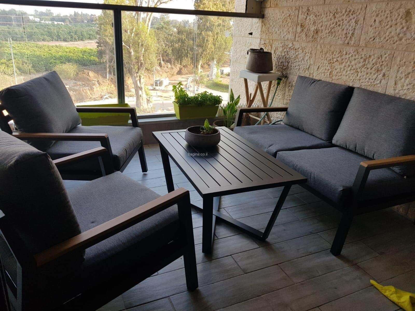 פינת ישיבה דו מושבית דגם "שיר" כולל ידית דמוי עץ פינת ישיבה דו מושבית דגם "שיר" כולל ידית דמוי עץ