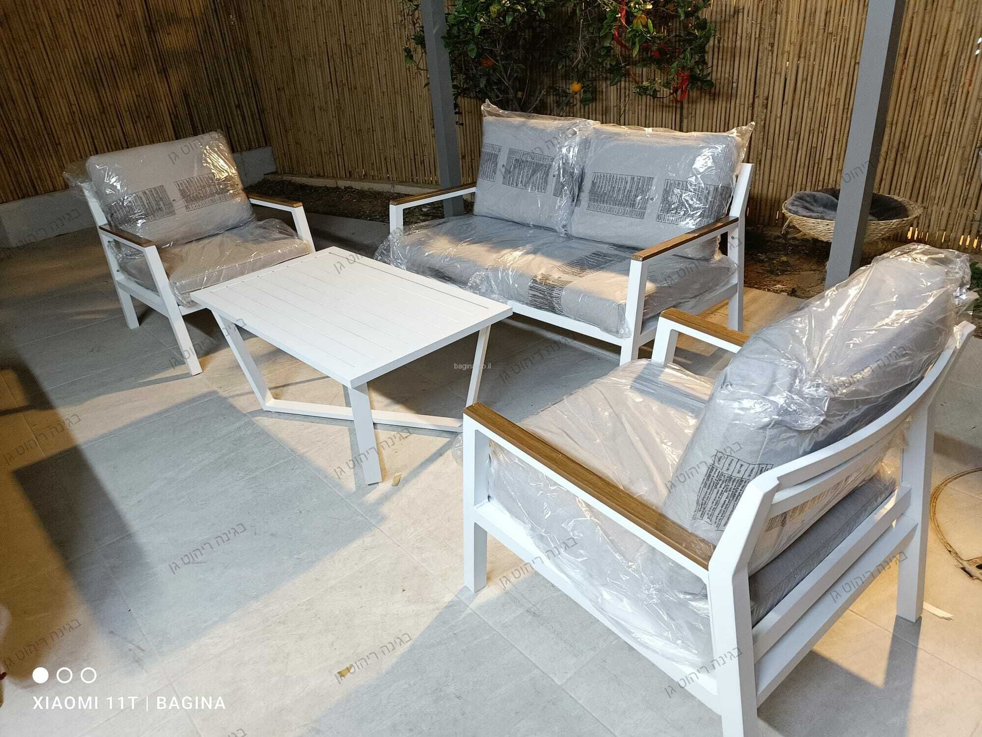 פינת ישיבה דו מושבית דגם "שיר" פינת ישיבה דו מושבית דגם "שיר"