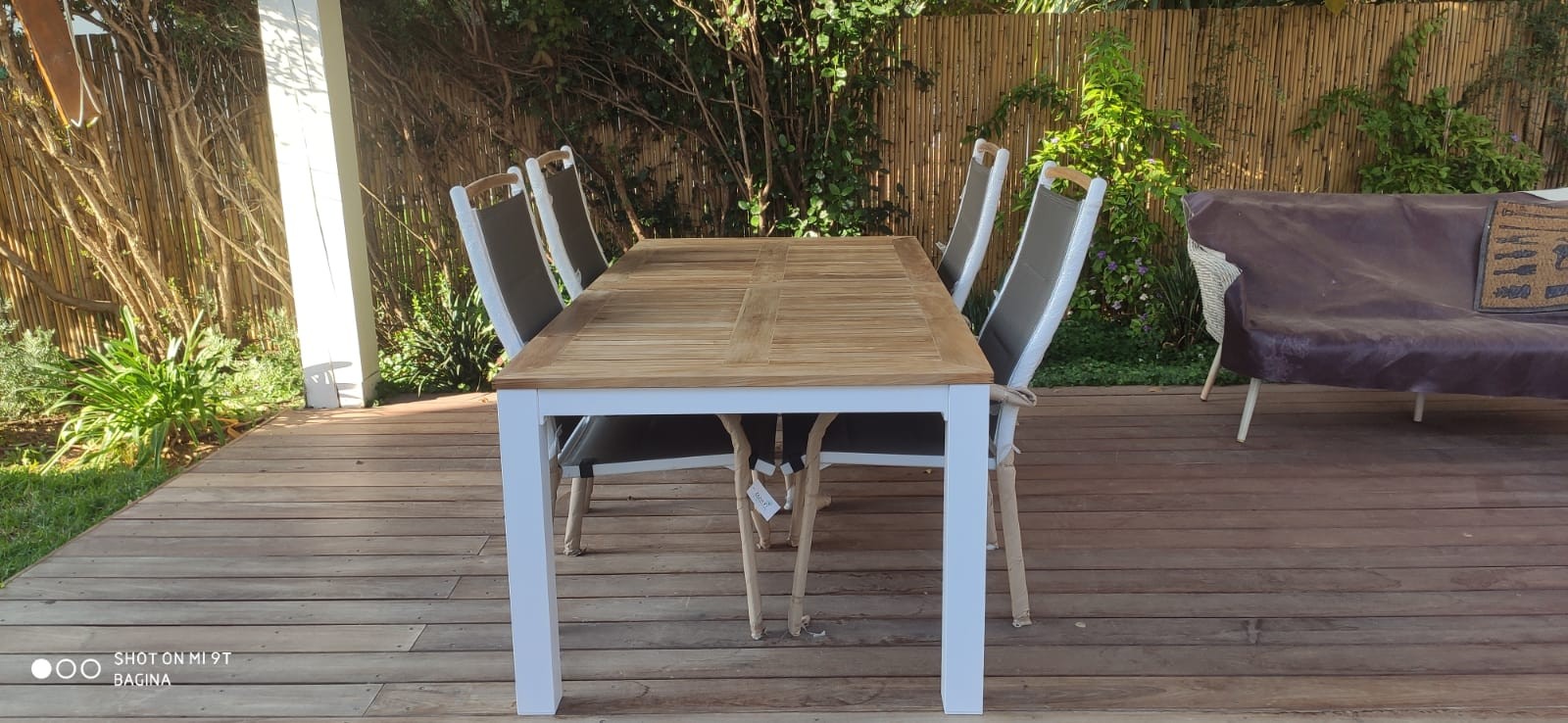 שולחן אלומיניום נפתח בשילוב עץ טיק "לורין" שולחן אלומיניום נפתח בשילוב עץ טיק "לורין"