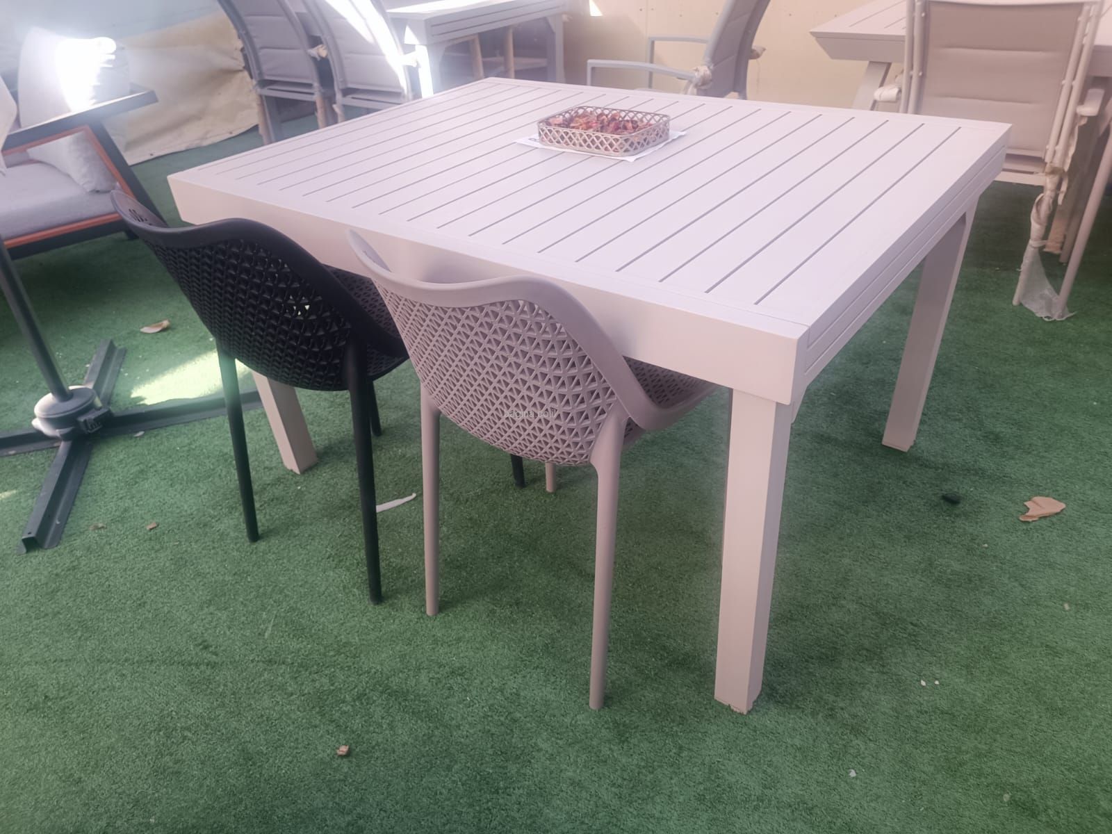 פינת אוכל 100/135/270 כולל 6 כסאות פלסטיק מעוצבים פינת אוכל 100/135/270 כולל 6 כסאות פלסטיק מעוצבים