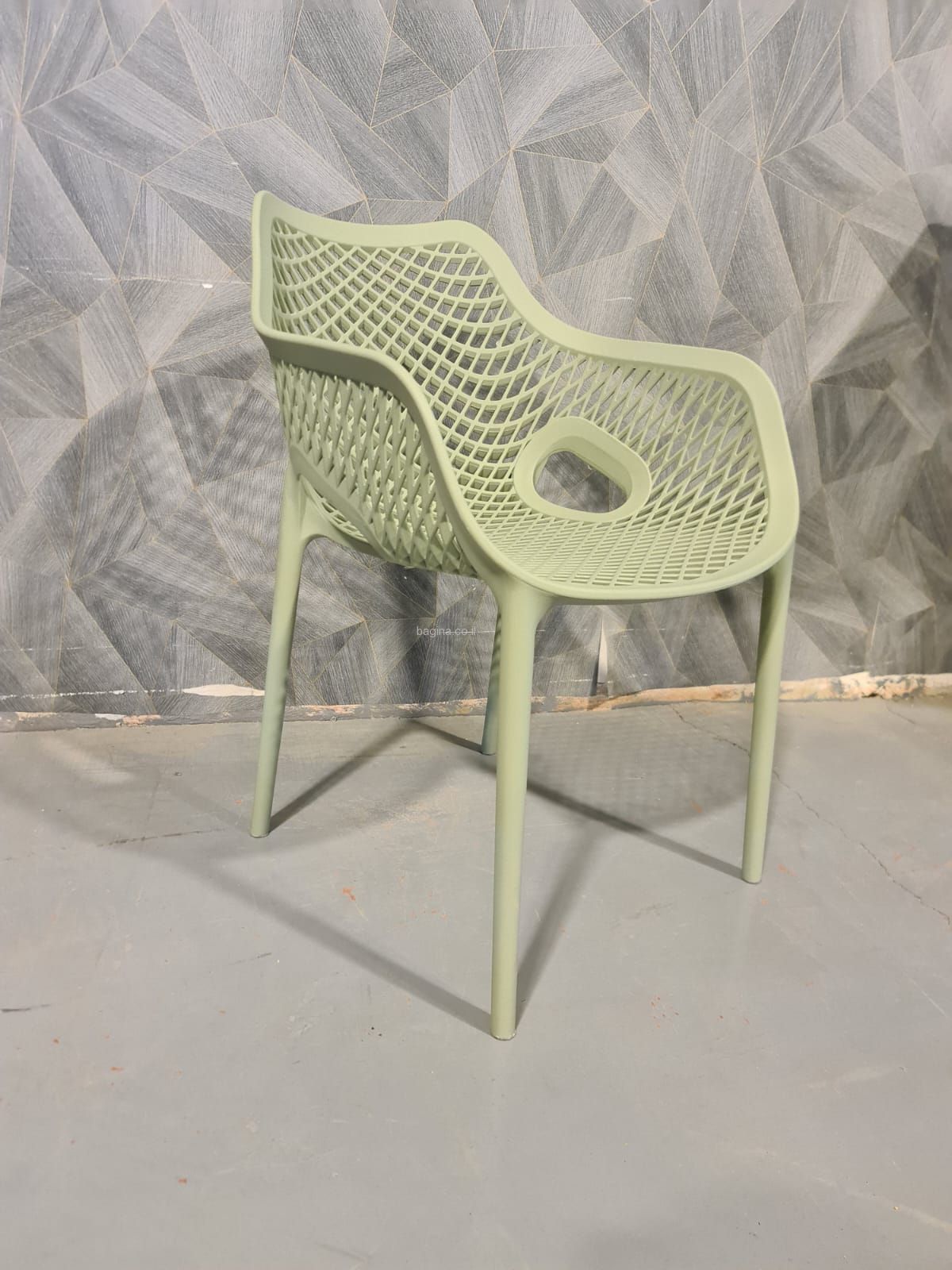 כיסא פלסטיק יצוק לואי עם ידית כיסא פלסטיק יצוק לואי עם ידית