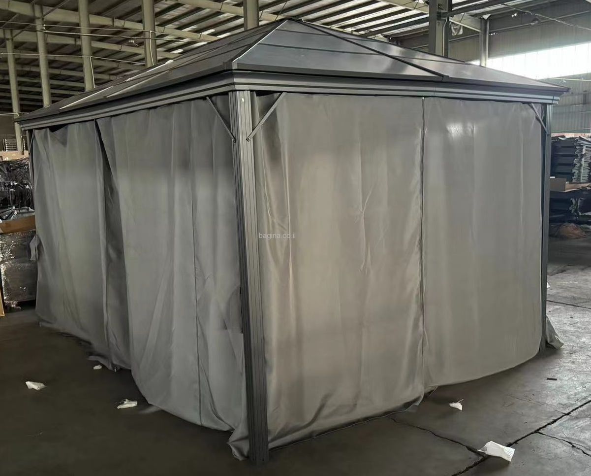 פרגולת אלומיניום נגד גשם 3/3 פוליקרבונט פרגולת אלומיניום נגד גשם 3/3 פוליקרבונט