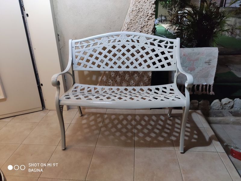 ספסל דגם "רנו" ספסל דגם "רנו"