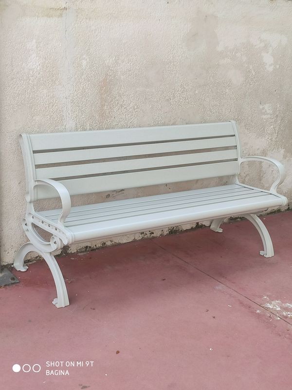 ספסל דגם "אריסון" ספסל דגם "אריסון"